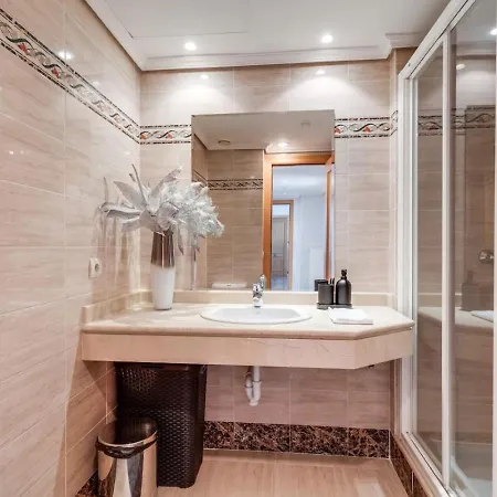 Apartamento Ultimate - 2br 5 Min Het - Selwo Hills 2 *
